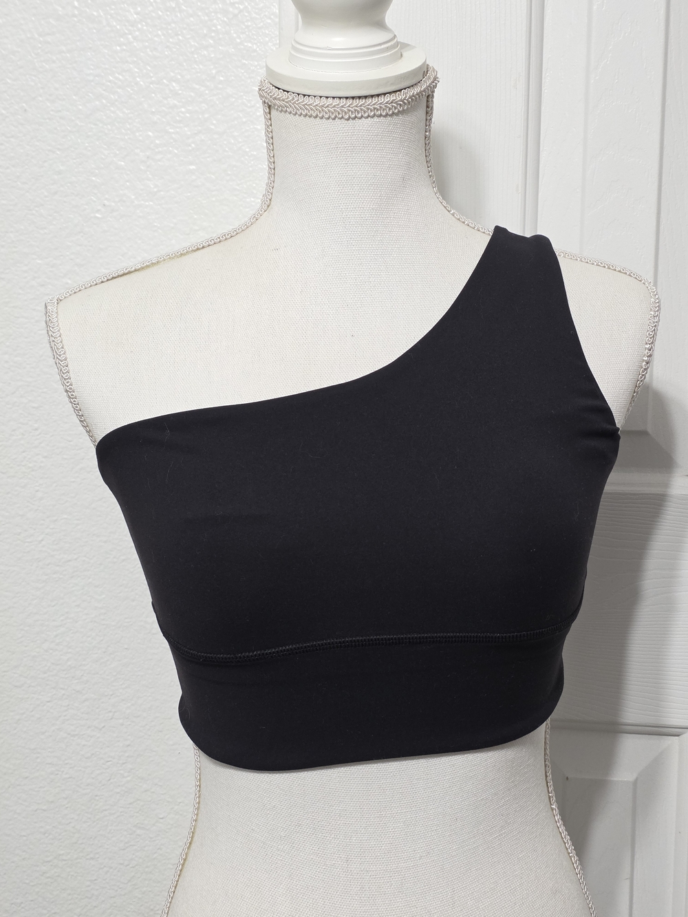 Lululemon One Shoulder Sports Bra Top, Size 6, Black